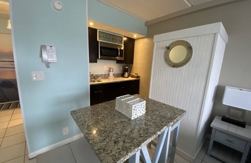 Crescent Beach Apartment | Stunning Seaside Studio Condo With King Bed & Heated Pool, Steps To Beach!