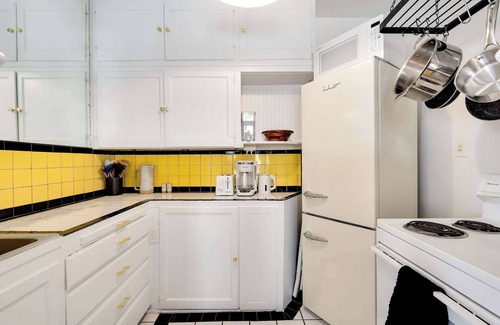 Marina District Condo | Stunning SF Top Floor Condo with Bay Views