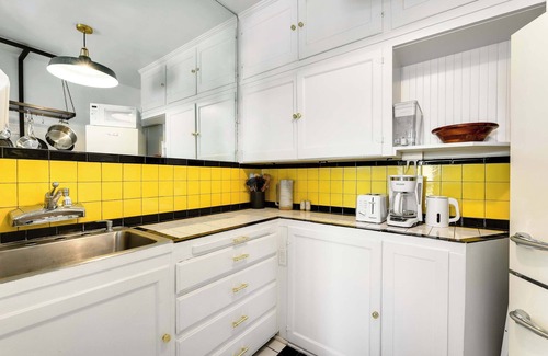 Marina District Condo | Stunning SF Top Floor Condo with Bay Views
