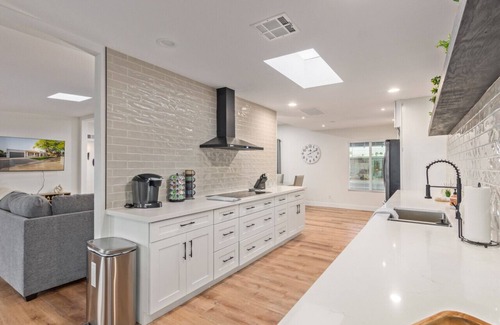 Raskin Estates House | Stunning Sharon | Pool & Kosher Friendly