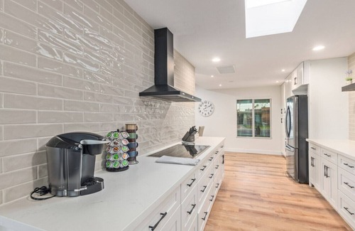 Raskin Estates House | Stunning Sharon | Pool & Kosher Friendly