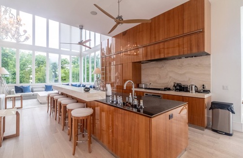Village of Southampton House | Stunning Southampton Village Modern Home
