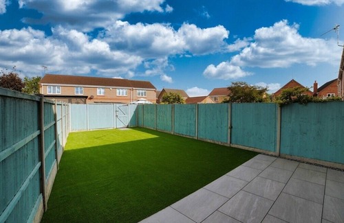 Sleaford House | Stunning & Spacious Home | Driveway | Sleeps 6!