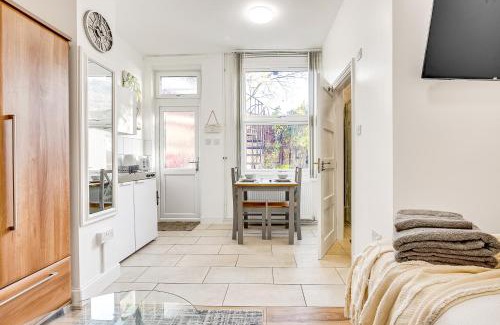 Mildmay Apartment | Stunning Studio in heart of LDN with garden