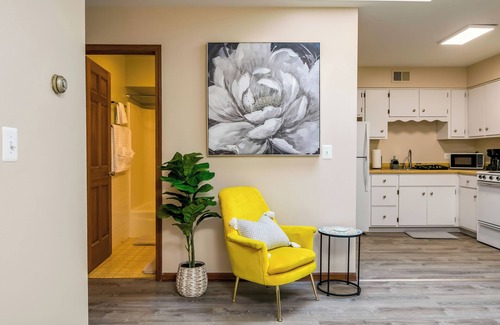 Highland Park Apartment | Stunning & Stylish Downtown Studio - Highland Park
