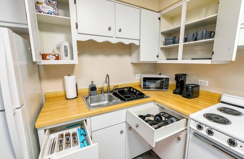 Highland Park Apartment | Stunning & Stylish Downtown Studio - Highland Park