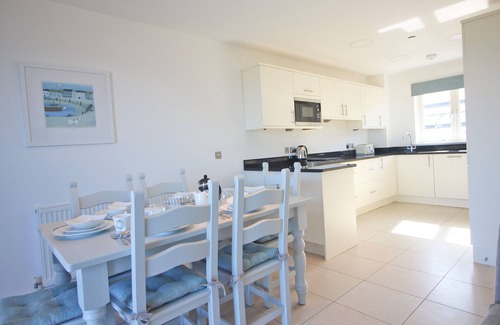 Treyarnon House | Stunning three-storey beach house overlooking the beautiful Treyarnon Bay.