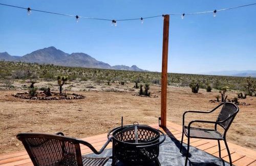 Meadview House | Stunning Tiny House with Picnic Space, Barbecue and Fire Pit in Meadview, Arizona