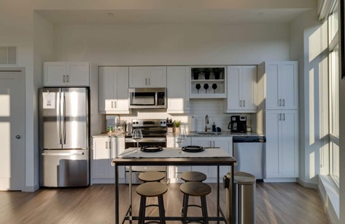 Sobro Apartment | Stunning Top-Floor 2BD Downtown Oasis!