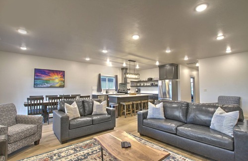 Garden City House | Stunning Townhome 23 at Waterdance-Indoor/Outdoor Pool & Rec Center, Sleeps 16!