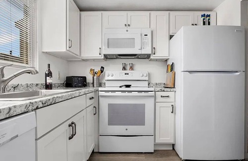 Cedar House | Stunning townhome 4BD 4BA Sugar Loaf, Michigan