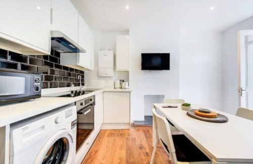 West Brompton Apartment | Stunning two bed Garden Apartment in Central London