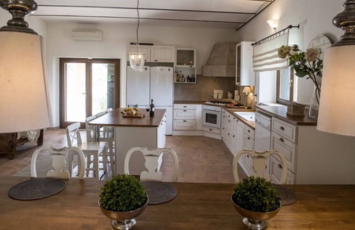 Schifanoia Villa | Stunning Umbrian Farmhouse and infinity pool with views of the valley D'orza