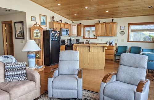 Waldport House | Stunning-Unimpeded Ocean, Beach, Bay, Bridge, & Peninsula Views w/Beach Access!
