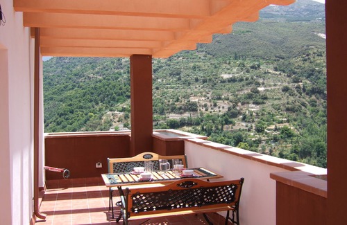 Guejar Sierra Apartment | Stunning uninterrupted lake views -Ideal for Granada/Ski. Free wifi and parking