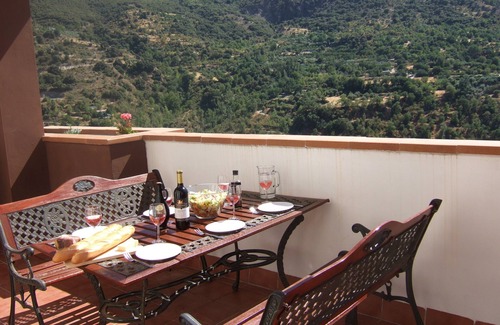 Guejar Sierra Apartment | Stunning uninterrupted lake views -Ideal for Granada/Ski. Free wifi and parking