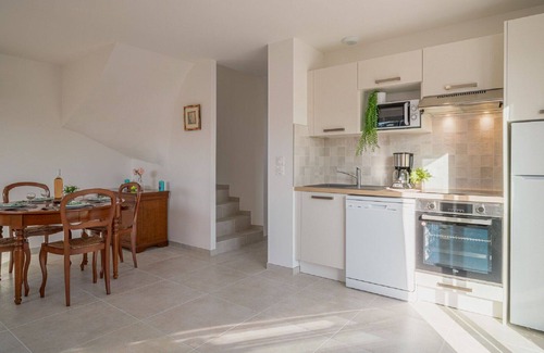 Sainte-Marie-Plage House | Stunning villa for 4 people with A/C, TV, terrace, pets allowed and parking