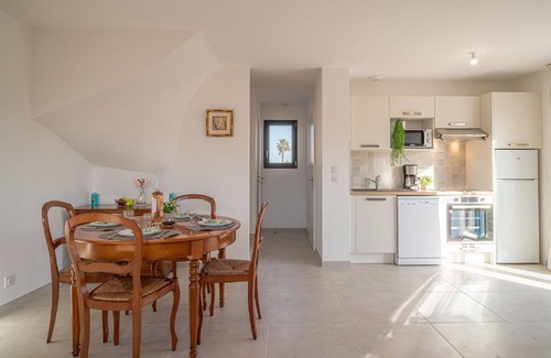 Sainte-Marie-Plage House | Stunning villa for 4 people with A/C, TV, terrace, pets allowed and parking
