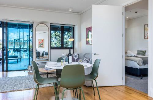 Auckland Central Business District Apartment | Stunning Viaduct Apartment w Harbour views, Spa Pool and FREE Parking