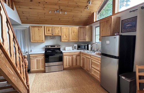 Town of Putnam Apartment | Stunning views from this quiet northern end of Lake George carriage house