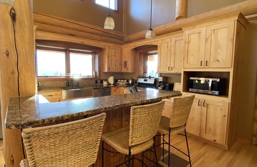 Forest Hills House | Stunning Views, Hot Tub, Sauna, Quiet, Yet Only1mile from Gondola and Main St
