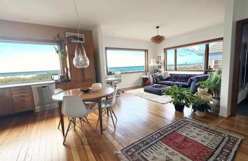 Houghton Bay House | Stunning Views Ocean-front