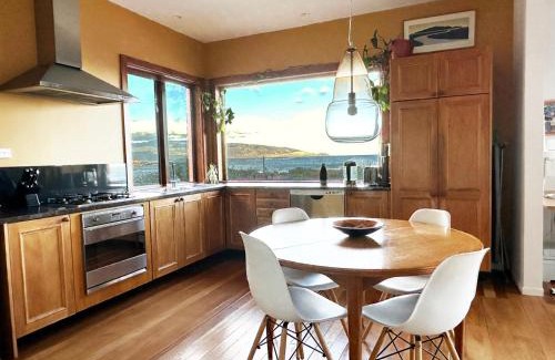 Houghton Bay House | Stunning Views Ocean-front