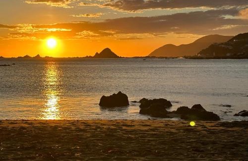 Houghton Bay House | Stunning Views Ocean-front