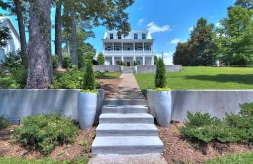 Warwick House | Stunning views of Lake Blackshear!