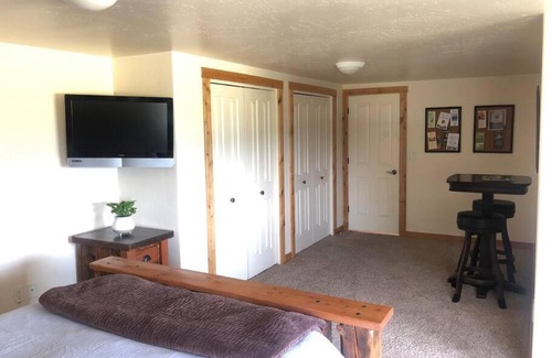 Hamilton House | Stunning Views, Prime Location