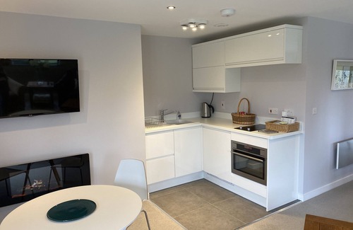 Hepworth Apartment | Stunning Views & Short Walk to Holmfirth. Very Secluded. WI-FI. King bed.