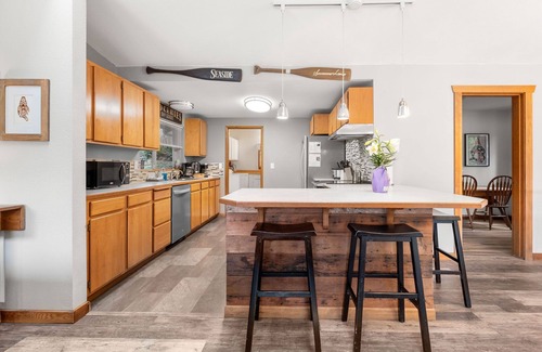 Lilliwaup House | Stunning views, Strong Wi-fi, and Private Beach!