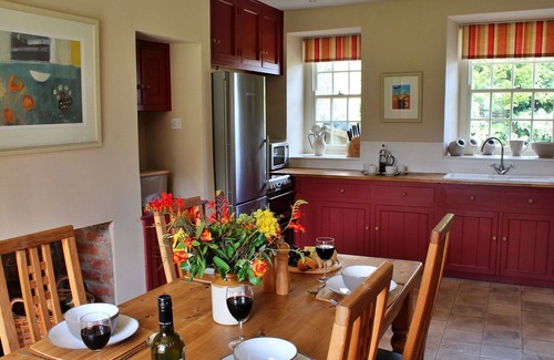 Carlton-in-Cleveland House | Stunning villa for 4 guests with WIFI, TV, terrace and parking