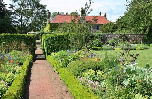 Carlton-in-Cleveland House | Stunning villa for 4 guests with WIFI, TV, terrace and parking