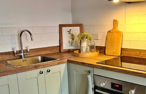 Glaisdale House | Stunning villa for 4 guests with WIFI, terrace and parking