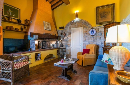 Fucecchio Villa | Stunning villa for 4 people with WIFI, private pool, TV and parking