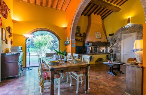 Fucecchio Villa | Stunning villa for 4 people with WIFI, private pool, TV and parking