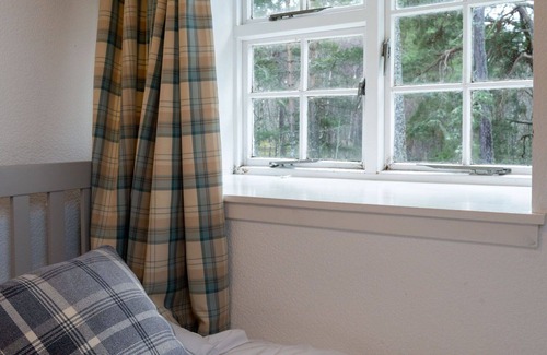 Alvie House | Stunning villa for 4 people with WIFI, TV, patio, pets allowed and parking