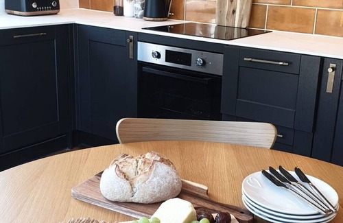 Howlett End House | Stunning villa for 4 people with WIFI, TV, terrace and parking