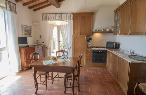 Magione Villa | Stunning villa for 4 people with hot tub, private pool, A/C, WIFI, TV, patio and parking