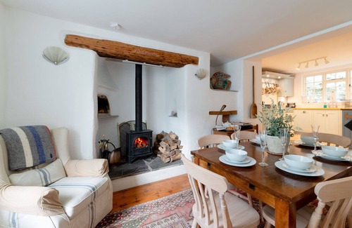 Portloe House | Stunning villa for 6 people with WIFI, TV, patio, pets allowed and parking