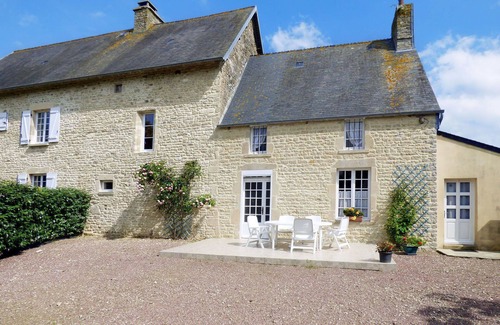 Biniville House | Stunning villa for 7 guests with WIFI, TV, terrace, pets allowed and parking