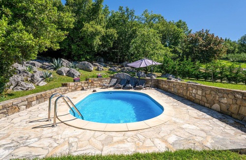 Grabri House | Stunning villa for 7 guests with hot tub, private pool, A/C, WIFI, TV, pets allowed and parking