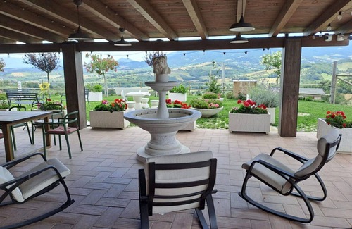 Penne House | Stunning villa for 8 people with WIFI, A/C, pool, TV, patio, pets allowed and parking