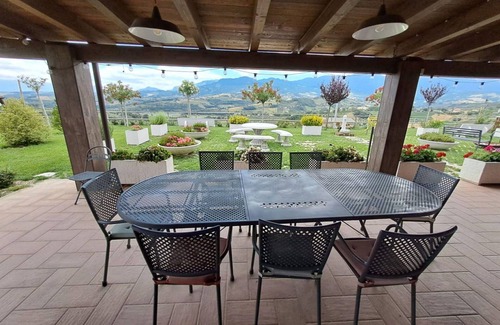 Penne House | Stunning villa for 8 people with WIFI, A/C, pool, TV, patio, pets allowed and parking