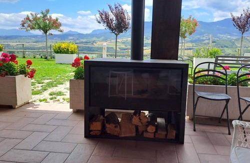 Penne House | Stunning villa for 8 people with WIFI, A/C, pool, TV, patio, pets allowed and parking