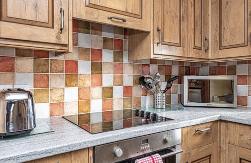 Glandyfi House | Stunning villa for 6 people with hot tub, WIFI, TV, pets allowed and parking