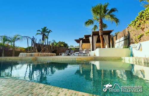 Quint Mar Villa | Stunning Villa Ibizenca with private pool in Sitges
