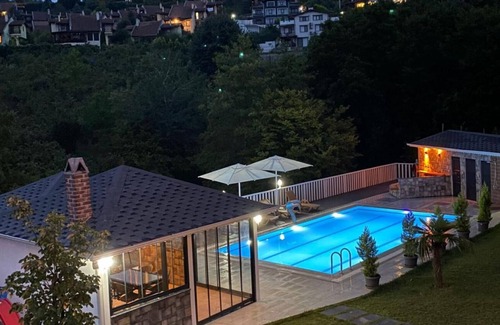 Yanik Villa | Stunning Villa in Peaceful Sapanca in Kartepe