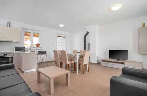 Bratulici House | Stunning villa with private pool, WIFI, A/C, TV, terrace, pets allowed, panoramic view and park.